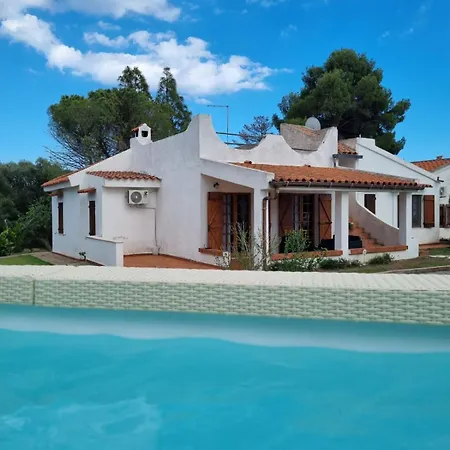 With Private Pool Near The And Pula بيت للعطل *