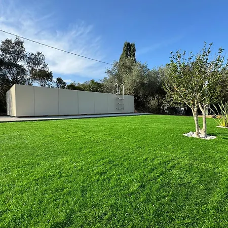 With Private Pool Near The And Pula بيت للعطل